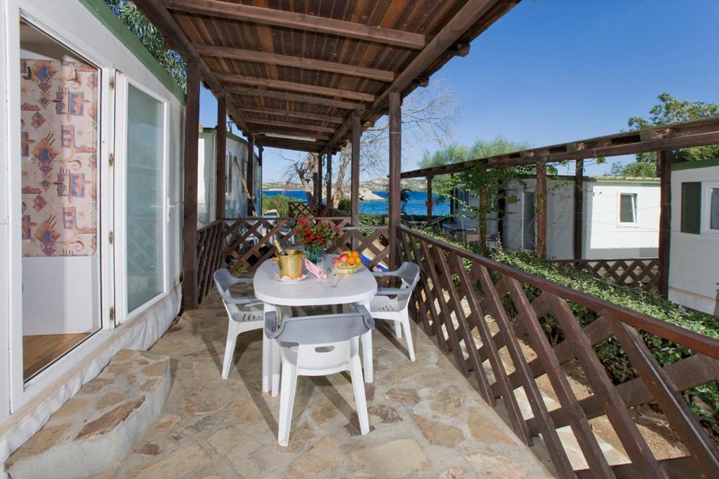 Camping Baia Saraceno Hotel Palau Room photo